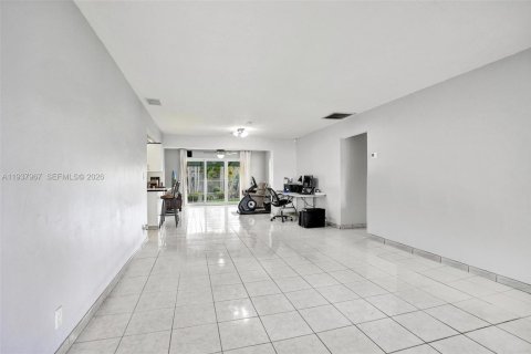 Villa ou maison à vendre à Hollywood, Floride: 3 chambres, 134.62 m2 № 1995794 - photo 3