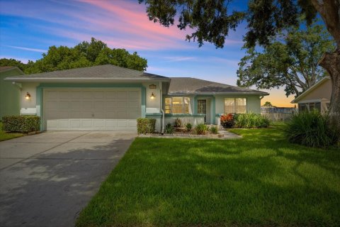 House in New Port Richey, Florida 3 bedrooms, 131.18 sq.m. № 2303257