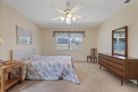 Villa ou maison à vendre à New Port Richey, Floride: 3 chambres, 131.18 m2 № 2303257 - photo 18