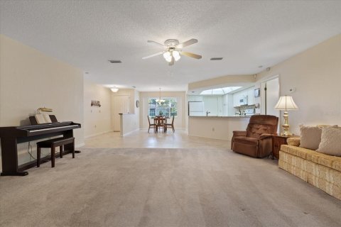 Villa ou maison à vendre à New Port Richey, Floride: 3 chambres, 131.18 m2 № 2303257 - photo 4