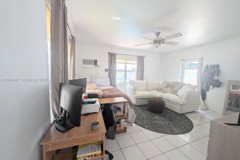 House in Hollywood, Florida 175.21 sq.m. № 2067448 - photo 7