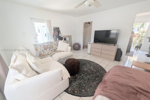 House in Hollywood, Florida 175.21 sq.m. № 2067448 - photo 9