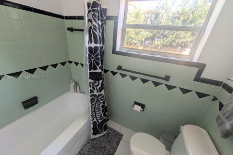 House in Hollywood, Florida 175.21 sq.m. № 2067448 - photo 10