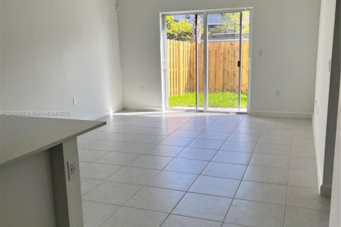 Touwnhouse à louer à Coral Springs, Floride: 4 chambres, 172.15 m2 № 1943826 - photo 7