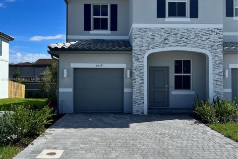 Touwnhouse à louer à Coral Springs, Floride: 4 chambres, 172.15 m2 № 1943826 - photo 1