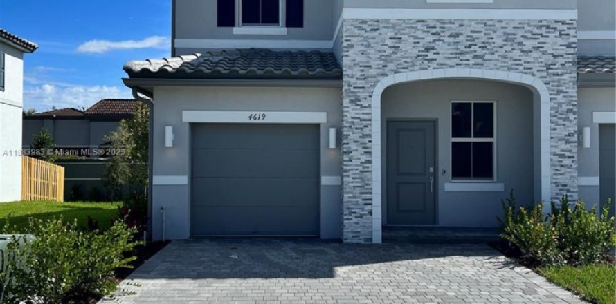 Touwnhouse à Coral Springs, Floride 4 chambres, 172.15 m2 № 1943826