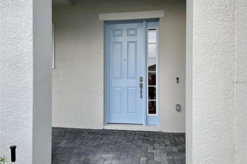 House in Haines City, Florida 4 bedrooms, 164.9 sq.m. № 1737270 - photo 2