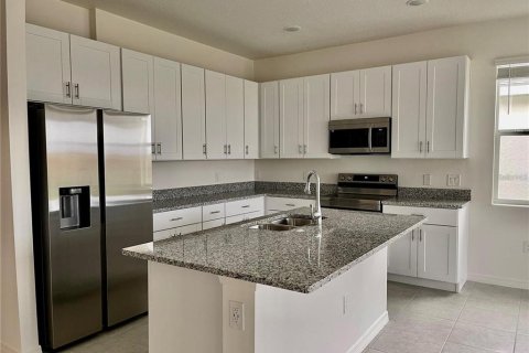 House in Haines City, Florida 4 bedrooms, 164.9 sq.m. № 1737270 - photo 9