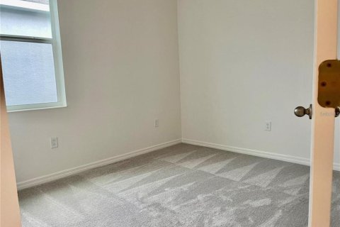 House in Haines City, Florida 4 bedrooms, 164.9 sq.m. № 1737270 - photo 5