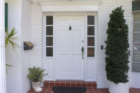 Casa en venta en North Miami Beach, Florida, 4 dormitorios, 224.73 m2 № 2061391 - foto 2