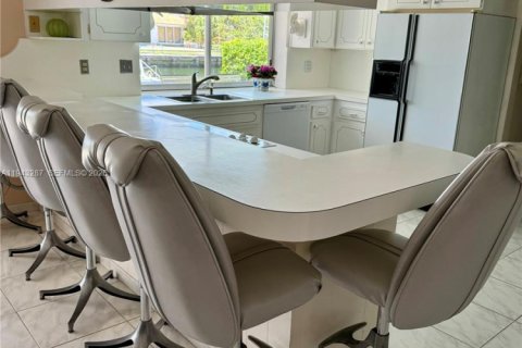 Casa en venta en North Miami Beach, Florida, 4 dormitorios, 224.73 m2 № 2061391 - foto 7