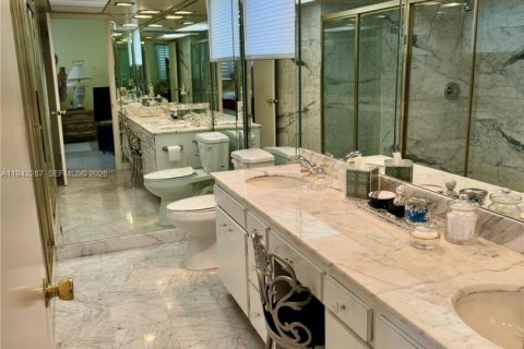 Casa en venta en North Miami Beach, Florida, 4 dormitorios, 224.73 m2 № 2061391 - foto 20