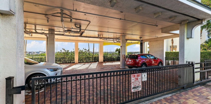 Condo in Stuart, Florida, 3 bedrooms  № 932278