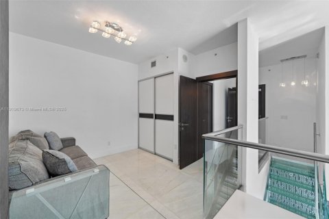 Condo in Miami, Florida, 2 bedrooms  № 1974773 - photo 13