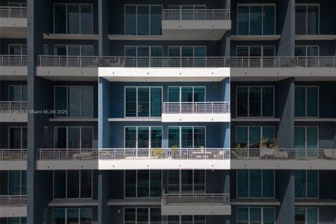 Condo in Miami, Florida, 2 bedrooms  № 1974773 - photo 16