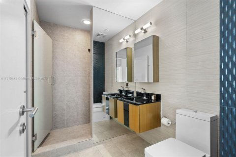 Condo in Miami, Florida, 2 bedrooms  № 1974773 - photo 8