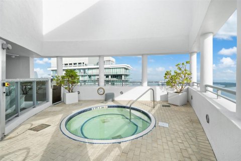 Condo in Miami, Florida, 2 bedrooms  № 1974773 - photo 26