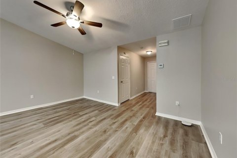 House in Winter Haven, Florida 4 bedrooms, 120.77 sq.m. № 2116448 - photo 2
