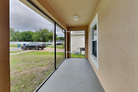 House in Winter Haven, Florida 4 bedrooms, 120.77 sq.m. № 2116448 - photo 14