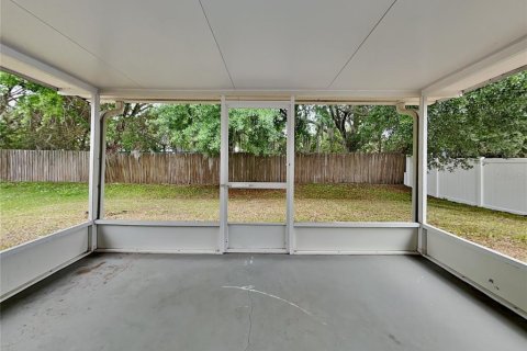 House in Winter Haven, Florida 4 bedrooms, 120.77 sq.m. № 2116448 - photo 13