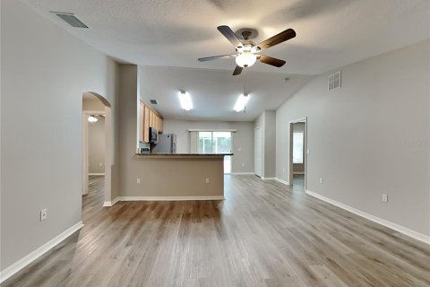 House in Winter Haven, Florida 4 bedrooms, 120.77 sq.m. № 2116448 - photo 3