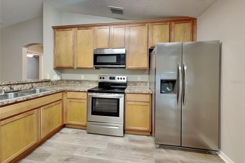House in Winter Haven, Florida 4 bedrooms, 120.77 sq.m. № 2116448 - photo 4