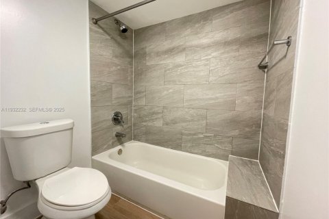 Снять в аренду квартиру в Майами-Бич, Флорида 1 спальня, 41.16м2, № 1990807 - фото 4