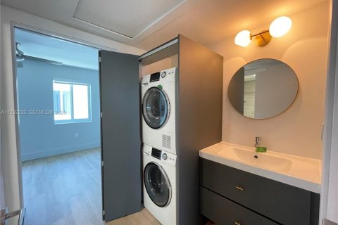 Снять в аренду квартиру в Майами-Бич, Флорида 1 спальня, 41.16м2, № 1990807 - фото 3