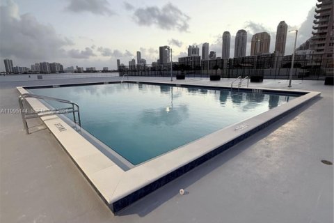 Condominio en venta en Sunny Isles Beach, Florida, 2 dormitorios, 138.24 m2 № 2058936 - foto 27