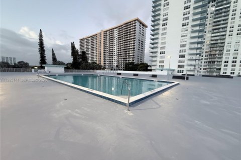 Condominio en venta en Sunny Isles Beach, Florida, 2 dormitorios, 138.24 m2 № 2058936 - foto 29