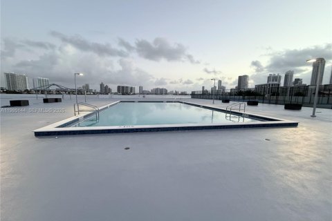 Condominio en venta en Sunny Isles Beach, Florida, 2 dormitorios, 138.24 m2 № 2058936 - foto 3