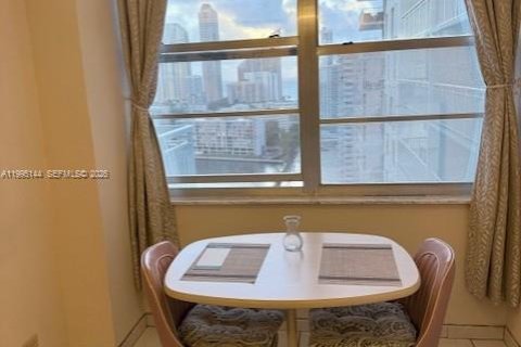 Condominio en venta en Sunny Isles Beach, Florida, 2 dormitorios, 138.24 m2 № 2058936 - foto 9