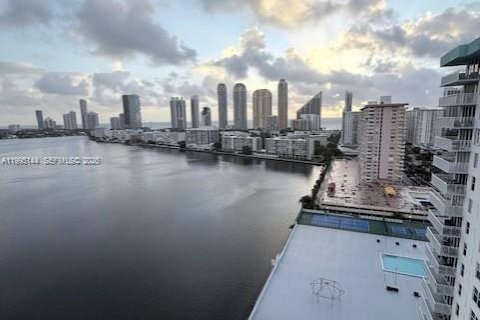 Condominio en venta en Sunny Isles Beach, Florida, 2 dormitorios, 138.24 m2 № 2058936 - foto 12