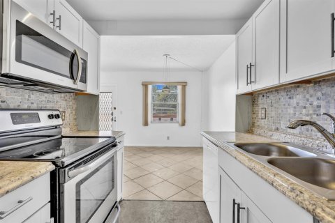 Copropriété à louer à Boca Raton, Floride: 2 chambres, 79.99 m2 № 2390598 - photo 4
