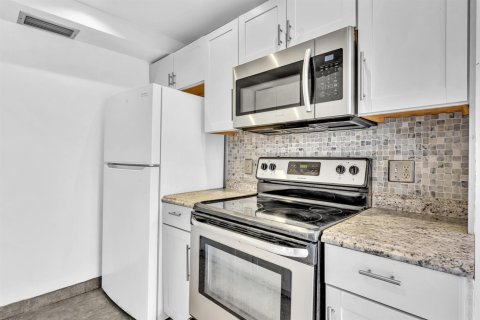 Copropriété à louer à Boca Raton, Floride: 2 chambres, 79.99 m2 № 2390598 - photo 2