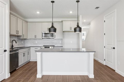 Townhouse in Tampa, Florida 3 bedrooms, 150.41 sq.m. № 1798692 - photo 10