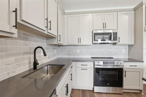 Townhouse in Tampa, Florida 3 bedrooms, 150.41 sq.m. № 1798692 - photo 12