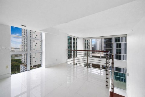 Condo in Miami, Florida, 2 bedrooms  № 2009801 - photo 7