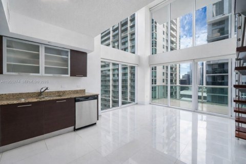 Condo in Miami, Florida, 2 bedrooms  № 2009801 - photo 2