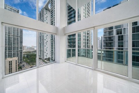 Condo in Miami, Florida, 2 bedrooms  № 2009801 - photo 3