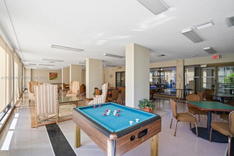 Condo in Hallandale Beach, Florida  № 2401272 - photo 22
