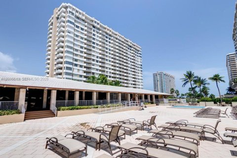 Condo in Hallandale Beach, Florida  № 2401272 - photo 26