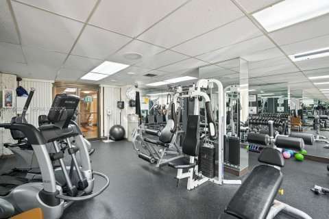 Condo in Hallandale Beach, Florida  № 2401272 - photo 20