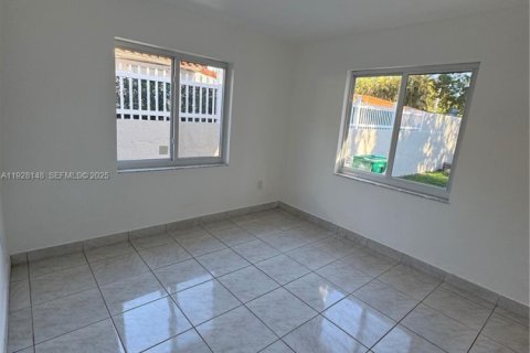 Снять в аренду виллу или дом в Майами, Флорида 4 спальни, 212.75м2, № 1988373 - фото 8