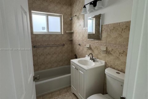 Снять в аренду виллу или дом в Майами, Флорида 4 спальни, 212.75м2, № 1988373 - фото 25