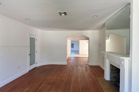 Снять в аренду виллу или дом в Майами, Флорида 4 спальни, 212.75м2, № 1988373 - фото 4