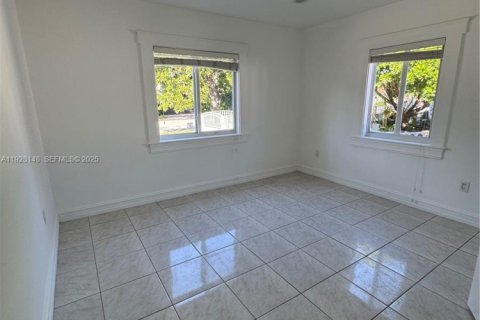 Снять в аренду виллу или дом в Майами, Флорида 4 спальни, 212.75м2, № 1988373 - фото 7