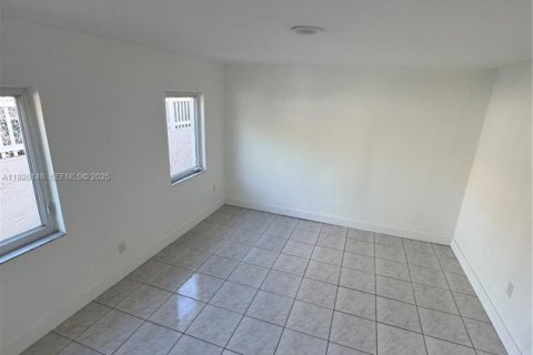 Снять в аренду виллу или дом в Майами, Флорида 4 спальни, 212.75м2, № 1988373 - фото 17