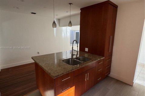 Снять в аренду виллу или дом в Майами, Флорида 4 спальни, 212.75м2, № 1988373 - фото 6