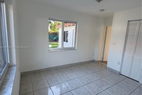 Снять в аренду виллу или дом в Майами, Флорида 4 спальни, 212.75м2, № 1988373 - фото 9